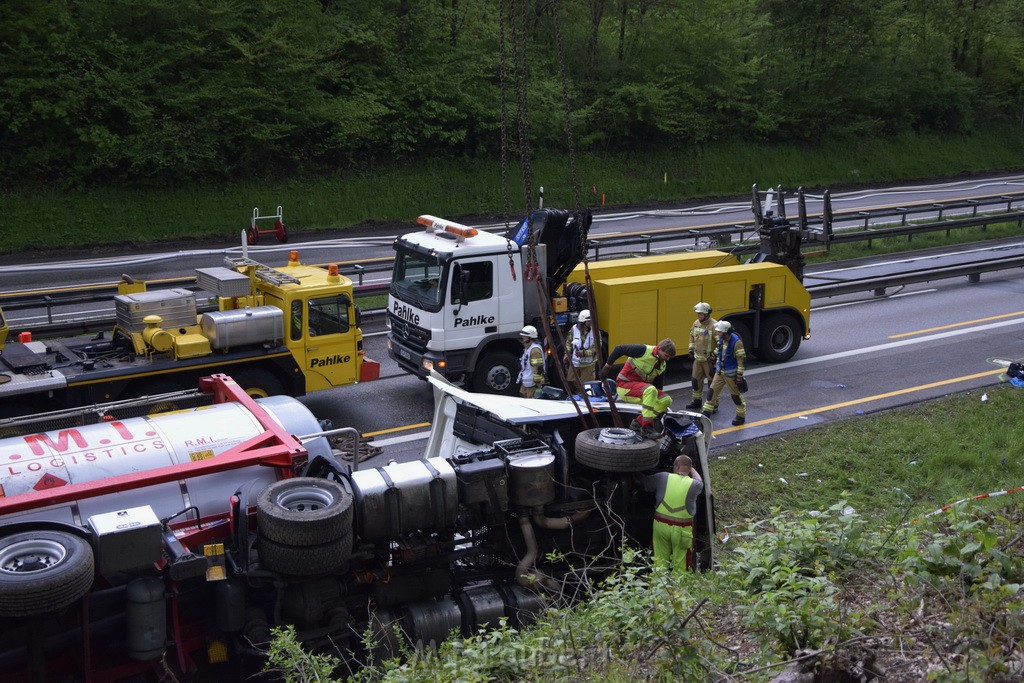 VU Gefahrgut LKW umgestuerzt A 4 Rich Koeln Hoehe AS Gummersbach P318.JPG - Miklos Laubert